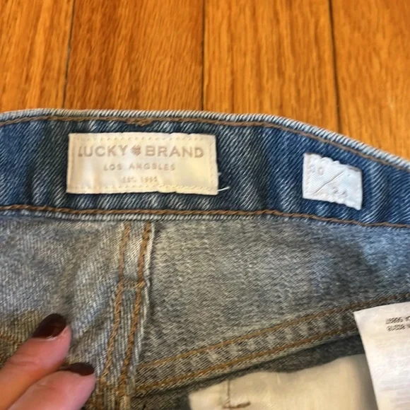 Distressed Lucky Brand Relaxed Taper Jeans with Ribbon Accent Size 24/00 VGC 🌺 - Picture 4 of 9